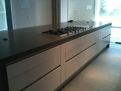 Mesa isla con parrillas