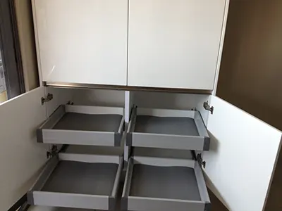 Cajones de cocina dentro de puertas